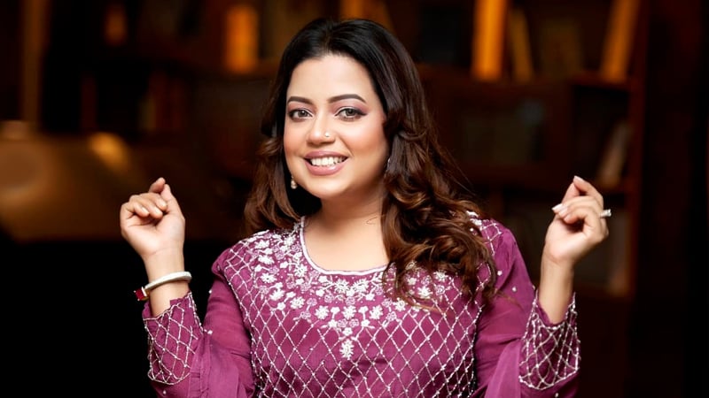 সব মাধ্যমেই সরব কনা