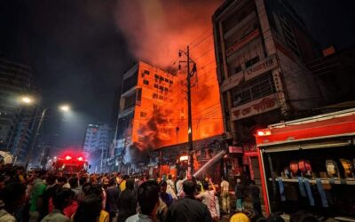 বাড্ডায় ফার্নিচারের দোকানে আগুন