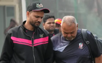 হোয়াটমোরকে পেয়ে জড়িয়ে ধরলেন মাশরাফি