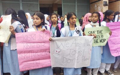 শিক্ষকের শাস্তি দাবিতে ভিকারুননিসায় শিক্ষার্থীদের বিক্ষোভ