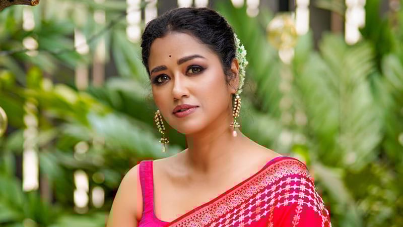 পুরোনো প্রেমিক বাদ, কার সঙ্গে বাগদান সারলেন সোহিনী?