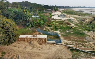 ‘ভাঙতেছে এপারে, বালু ফেলে ভরতেছে ওপারে’