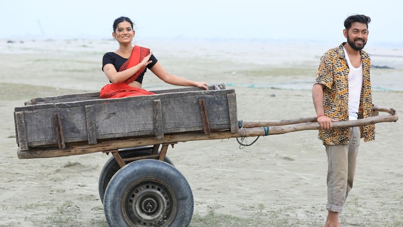 তানজীবের সঙ্গে মডেলের অন্যরকম রসায়ন